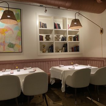 Indienne - Cute interior - Indian Near Me - Chicago, Illinois