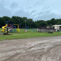 Onapa Rv Park - Play ground and pool