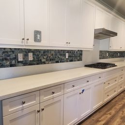 Glass tiles for a kitchen backsplash Glass tiles for a kitchen backsplash