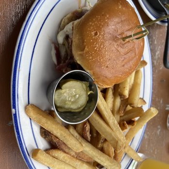 Duke's Grocery - Burgers Near Me - Washington, DC, District of Columbia Duke's Grocery - Burgers Near Me - Washington, DC, District of Columbia