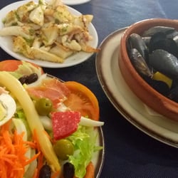 Mesón Michel's - Sepia plancha, mejillones al vapor y ensalada pequeña