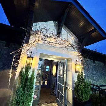 The Pullman Restaurant and Bar - American Near Me - Bryn Mawr, Pennsylvania