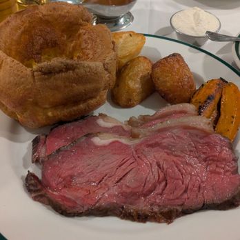 Dingles Public House - Beef roast with Yorkshire pudding, roasted potatoes, and honey glazed carrots ($58) - Gastropubs Near Me - San Francisco, California