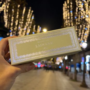 Ladurée - The famous Ladurée macaron box - Macarons Near Me - Paris, 75 Ladurée - The famous Ladurée macaron box - Macarons Near Me - Paris, 75