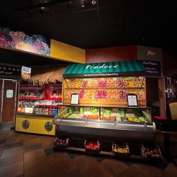 Fuddruckers - Produce section - Burgers Near Me - Succasunna, New Jersey Fuddruckers - Produce section - Burgers Near Me - Succasunna, New Jersey