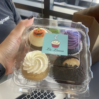 La Luna Cupcakes - 4 cupcakes: pumpkin, Ube/taro, tres leches, cookies and Asteroid Cookies & Cream Cupcake - Desserts Near Me - San Francisco, California La Luna Cupcakes - 4 cupcakes: pumpkin, Ube/taro, tres leches, cookies and Asteroid Cookies & Cream Cupcake - Desserts Near Me - San Francisco, California