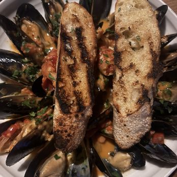 Tower 23 - steamed muscles - San Diego, CA