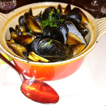 L'escargot blanc - Shetland mussles in white wine sauce - French Near Me - Edinburgh, EDH