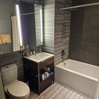 Haven Cleaning Services - Bathroom deep clean - Home Cleaning Near Me - New York, New York