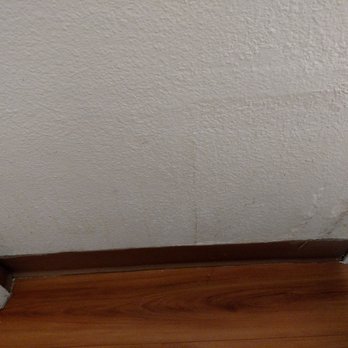 Motel 6 - Motel 6 Lompoc: Stains and damage/shoddy repair on bathroom wall. - Hotels Near Me - Lompoc, California