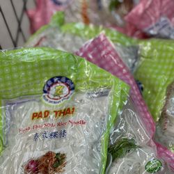 HK Market - Fresh pad Thai noodles.