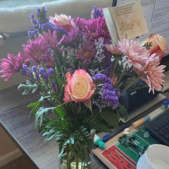 Miracle Flowers - This is what Miracle Flowers delivered on a $100 order - Florists Near Me - Folsom, California Miracle Flowers - This is what Miracle Flowers delivered on a $100 order - Florists Near Me - Folsom, California