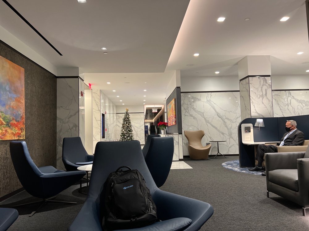 United Polaris lounge IAD