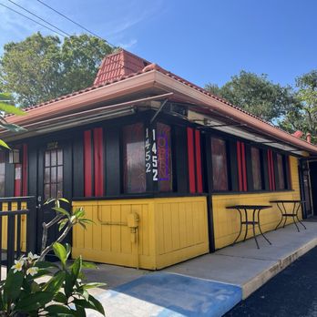 Kue's Cafe - View from the parking lot - Chinese Near Me - Dunedin, Florida
