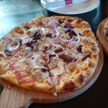 Padrino’s - Tuna Pizza (crispy crust, tomato sauce, cheese blend, tuna, onion, and olives) - Personal Size - Pizza Near Me - Darien, Illinois