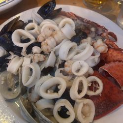 Uncle Vinnie's Clam Bar - Half lobster