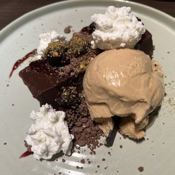 Bloom Boutique Bar & Eatery - New American Near Me - Albany, New York