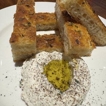 Il Bracco - Focaccia appetizer - Italian Near Me - Houston, Texas Il Bracco - Focaccia appetizer - Italian Near Me - Houston, Texas