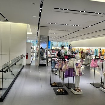 Zara - Women's Clothing Near Me - Chicago, Illinois
