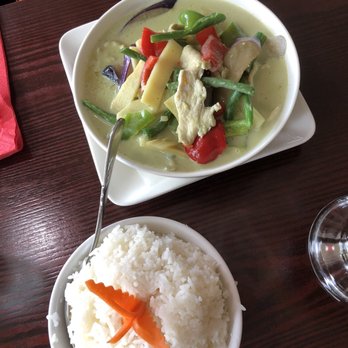 Siri Thai - Green curry with Chicken - Thai Near Me - Portland, Oregon Siri Thai - Green curry with Chicken - Thai Near Me - Portland, Oregon