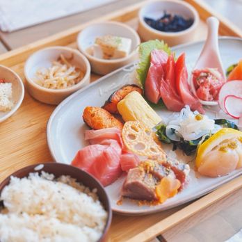Akami Sushi - Sashimi premium set - Sushi Bars Near Me - Arcadia, California