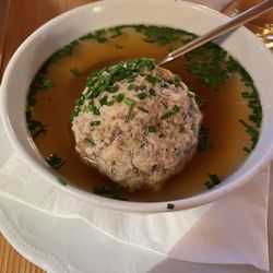 Kühtaier Dorfstadl - Leberknödel Suppe