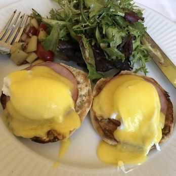 Boulevard Five 72 - Eggs Benedict - New American Near Me - Kenilworth, New Jersey