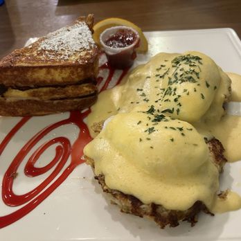 Gloria’s Cafe - Crab Benedict and Half of a Monte Cristo - Breakfast & Brunch Near Me - Reno, Nevada