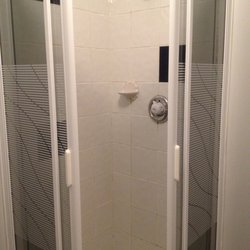 Dingle Harbour Lodge - Corner stall shower in en suite bathroom of sleeps-4 family room.