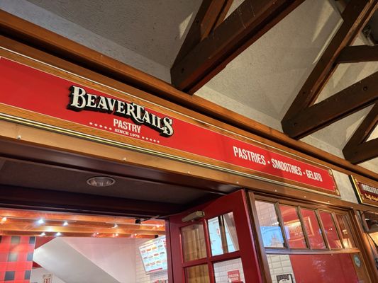 BeaverTails- Queues de Castor (Banff East) by null