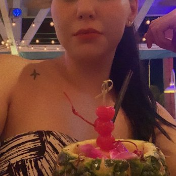 Bahama Breeze - Ultimate Pineapple - Bars Near Me - Miami, Florida