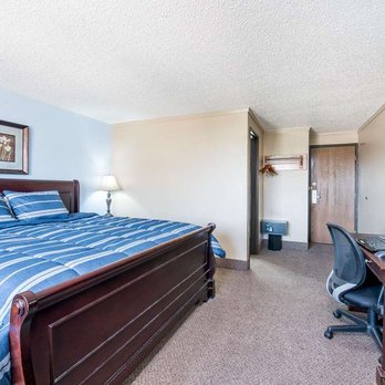 Super 8 by Wyndham Bismarck - Guest room - Hotels Near Me - Bismarck, North Dakota Super 8 by Wyndham Bismarck - Guest room - Hotels Near Me - Bismarck, North Dakota