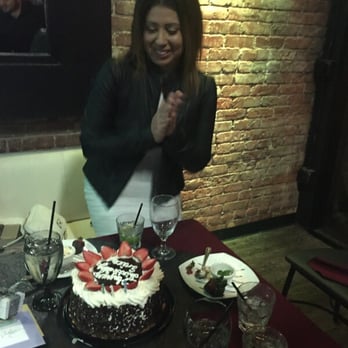 3 Vinos - Strawberries and cake - Dance Clubs Near Me - Covina, California