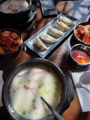 Yi's Traditional Korean Beef Soup Restaurant (이가네 전통 설렁탕) by null
