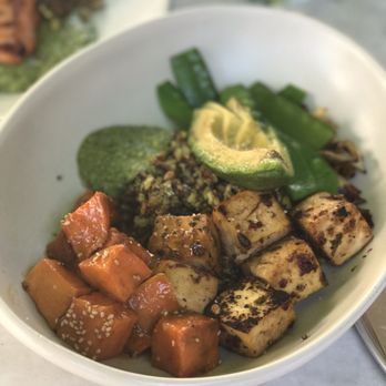 True Food Kitchen - Ancient Greek bowl with tofu - Vegetarian Near Me - Pasadena, California