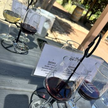 La Nebbia Winery - Flight - Wineries Near Me - Half Moon Bay, California La Nebbia Winery - Flight - Wineries Near Me - Half Moon Bay, California
