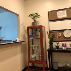 DC Clinic Acupuncture & Chiropractic - Reception area