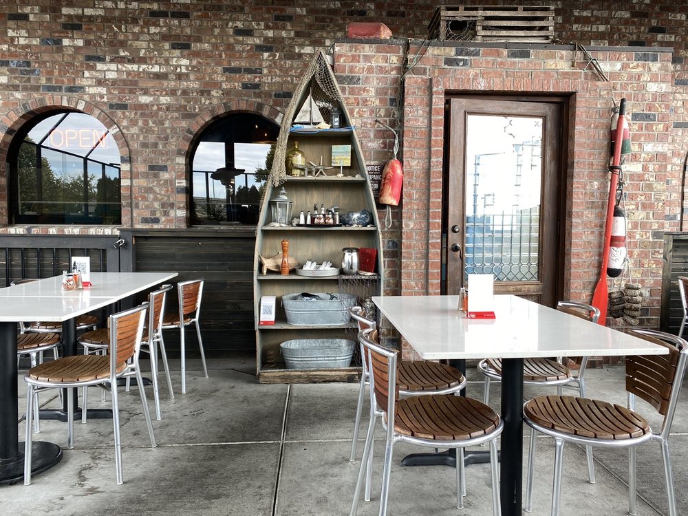 via Marina Wood Fired Pizza & Italian Cafe