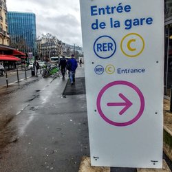 Porte Maillot Metro - French street life
