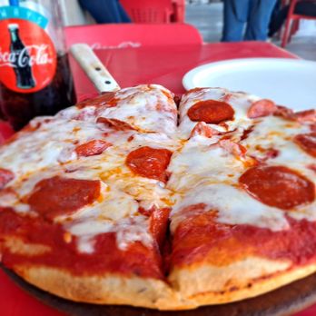 Chumpo's - Some people want pepperoni in every bite. I prefer enjoying the cheese by itself, then the spiciness of the pepperoni. - Pizza Near Me - San Felípe, BCN Chumpo's - Some people want pepperoni in every bite. I prefer enjoying the cheese by itself, then the spiciness of the pepperoni. - Pizza Near Me - San Felípe, BCN