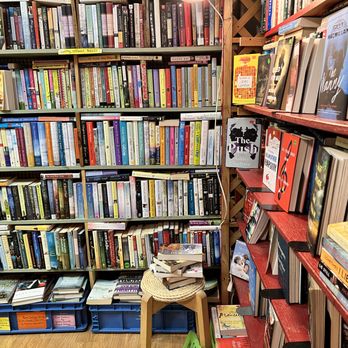Booklady's Book Attic - Used Bookstore Near Me - Bartlett, Illinois