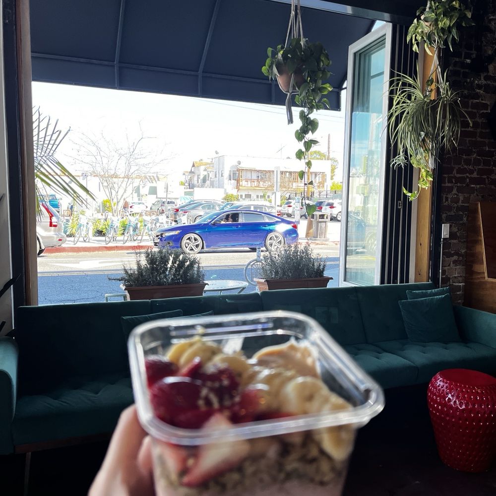 Salud Juice - Seating - Juice Bars & Smoothies Near Me - Long Beach, California Salud Juice - Seating - Juice Bars & Smoothies Near Me - Long Beach, California