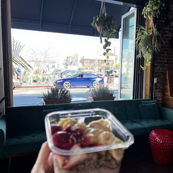 Salud Juice - Seating - Juice Bars & Smoothies Near Me - Long Beach, California