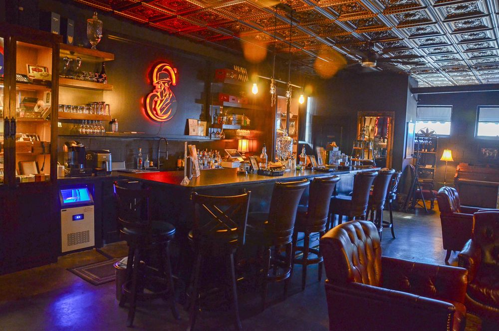 Sherri's Executive Lounge Logo