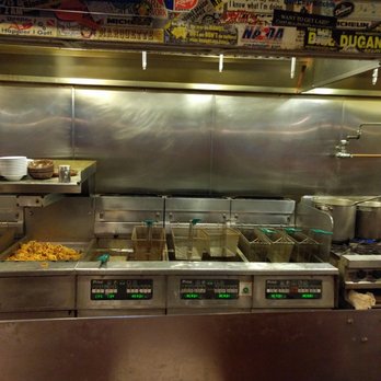 Hooters - Not the cleanest kitchen. - Sports Bars Near Me - Schaumburg, Illinois