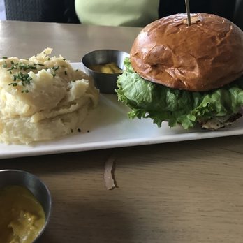 Earls Kitchen + Bar - Cocktail Bars Near Me - Plano, Texas