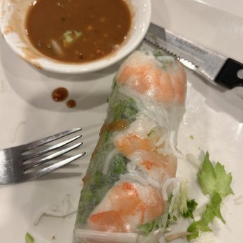 Pho Phu Linh - Shrimp Spring Roll with peanut sauce comes with 2 shrimp spring rolls - Vietnamese Near Me - Skokie, Illinois
