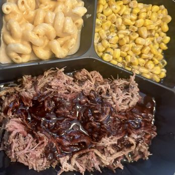 Tommy's BBQ - Pulled pork with mac&cheese and corn - Barbeque Near Me - Hercules, California