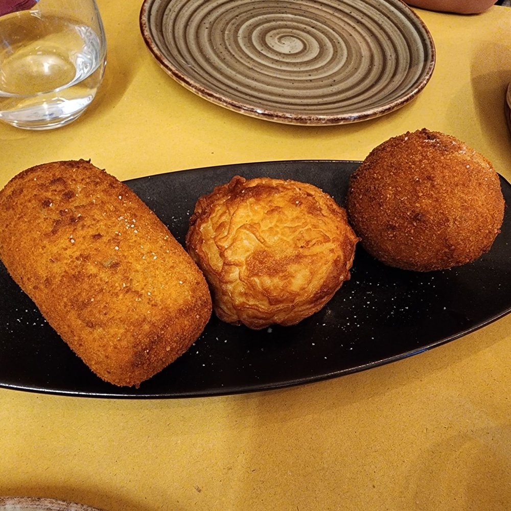La Locanda Gesù Vecchio - Mixed fried app - Napoletana Near Me - Naples, NA La Locanda Gesù Vecchio - Mixed fried app - Napoletana Near Me - Naples, NA