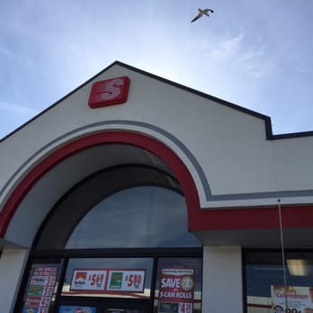 Speedway - a plane flying over a fast food restaurant - Gas Stations Near Me - Jacksonville, Florida